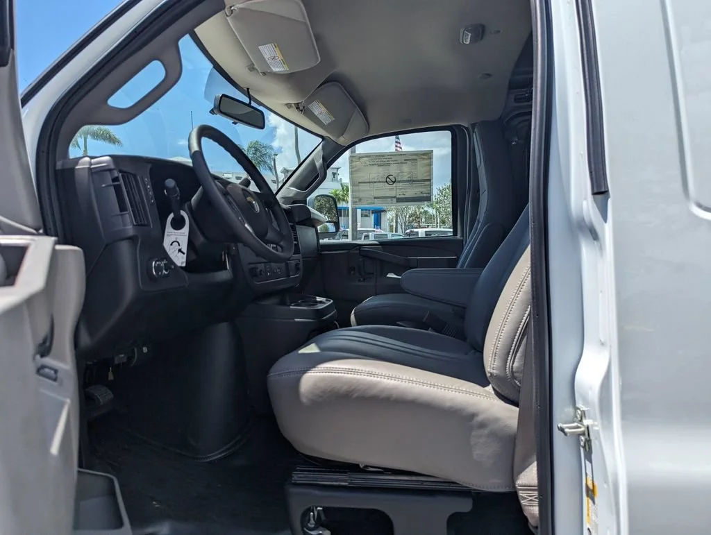 2025 Chevrolet Express Cargo Work Van - Photo 6
