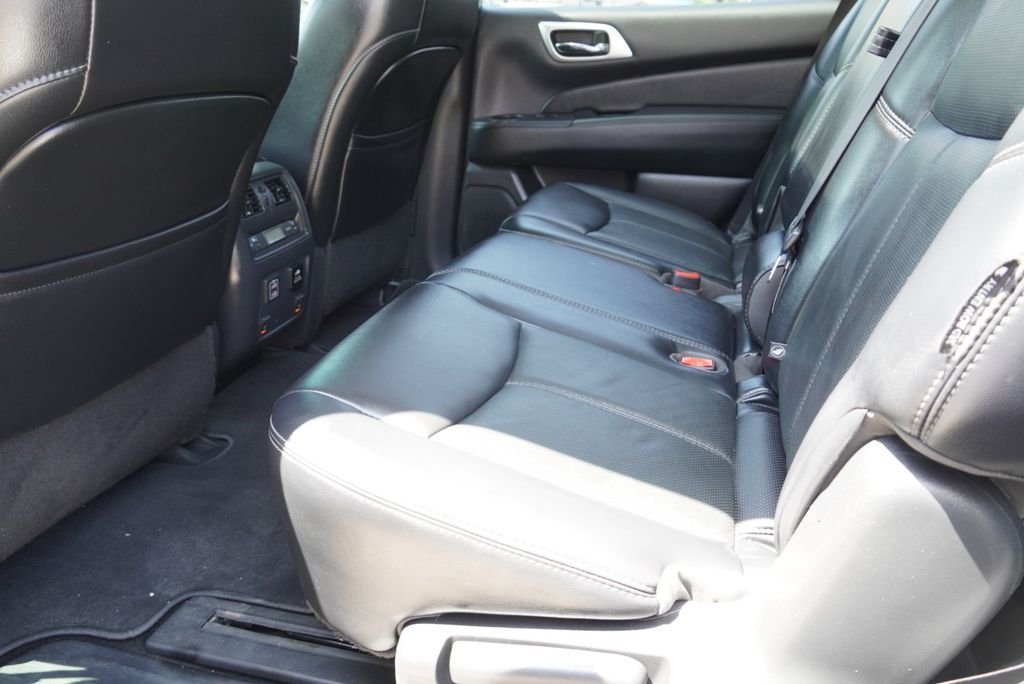 Used 2018 Silver Nissan Platinum image 20