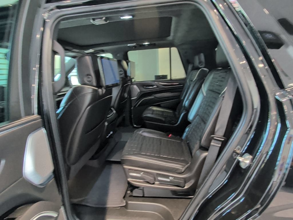 Certified Used 2022 BLACK RAVEN Cadillac Sport Platinum image 10