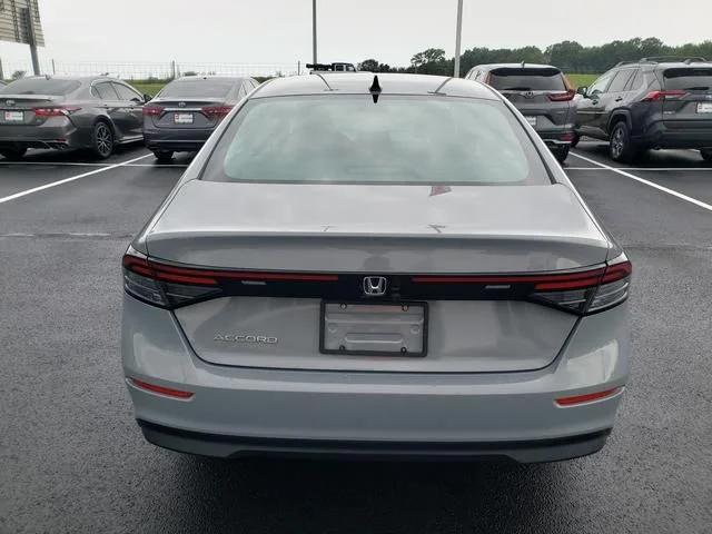Used 2025 Gray Honda SE image 6