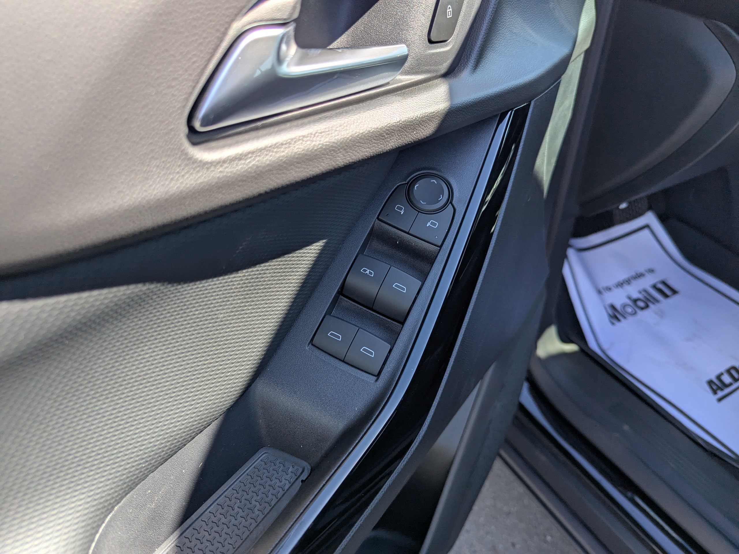 2027 Chevrolet Equinox LT - Photo 9