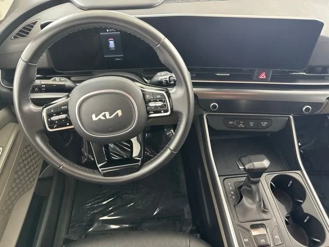 Used 2025 Black Kia LXS image 25