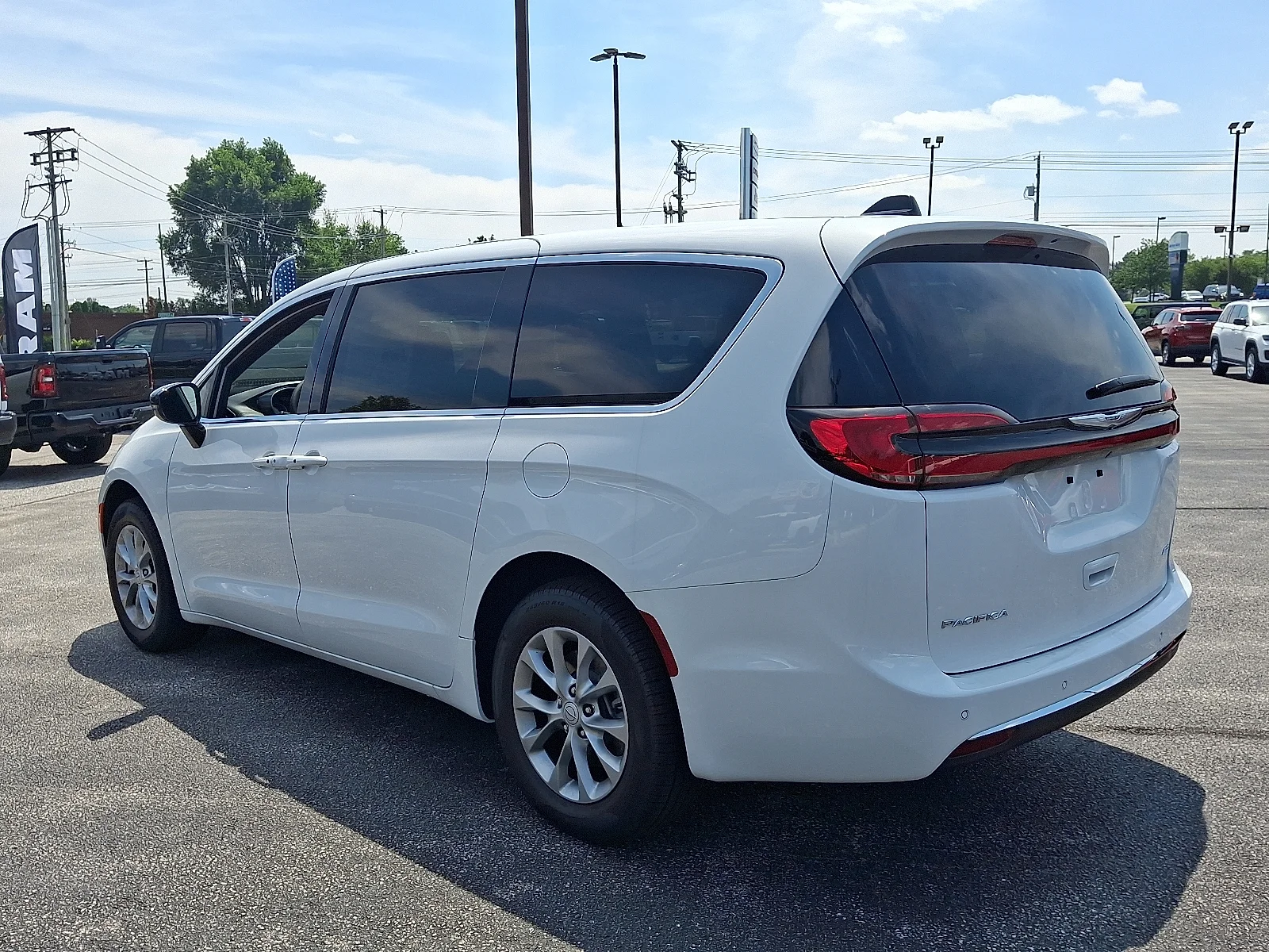 2025 Chrysler Pacifica Select - Photo 6