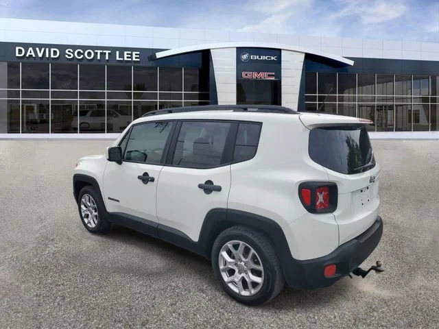 Used 2017 Alpine White Jeep Latitude image 3