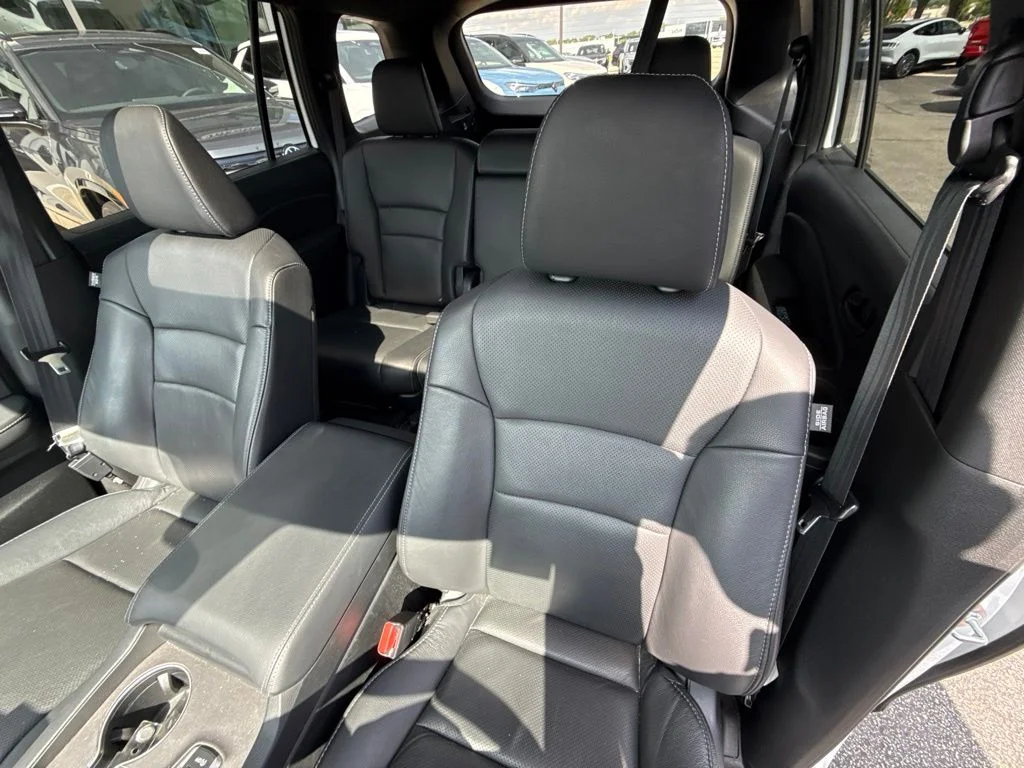 Used 2024 Platinum White Pearl Honda EX-L image 14