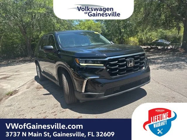 2023 Honda Pilot LX 2WD's photo