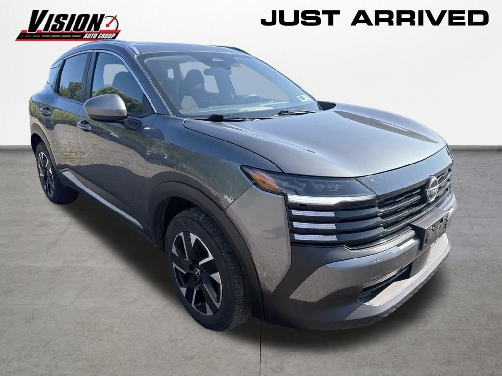 Used 2025 Gray Nissan SV image 3