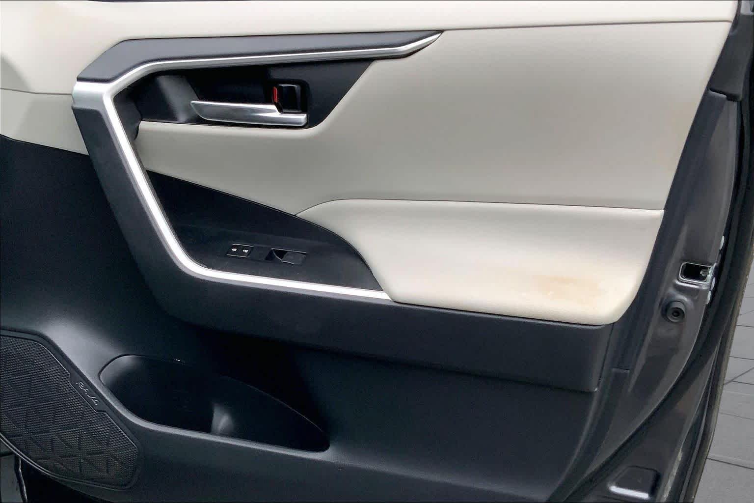 Used 2021 Magnetic Gray Metallic Toyota XLE image 21