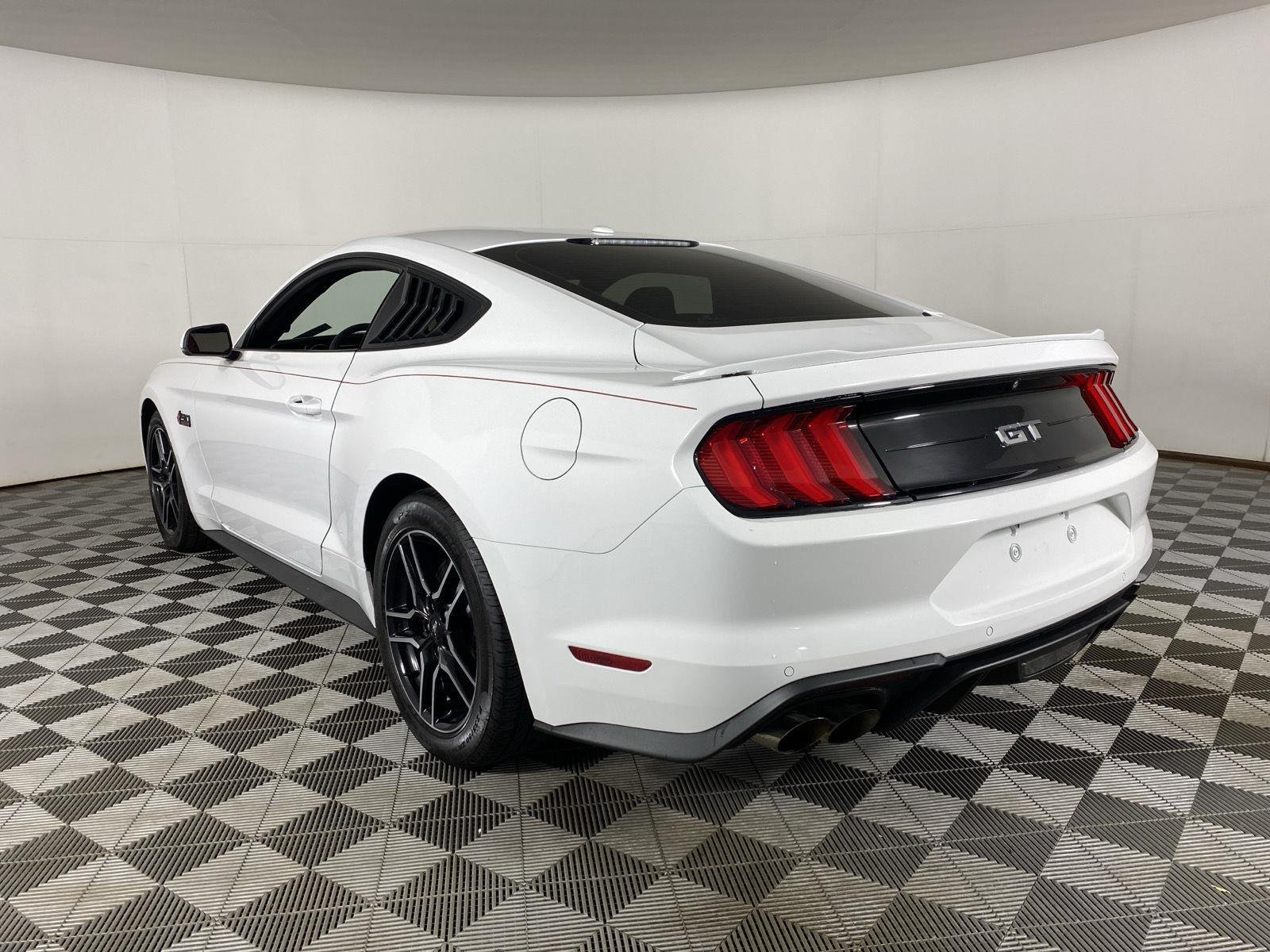 Used 2018 Oxford White Ford GT Premium image 5
