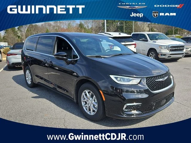 New 2026 Diamond Black Crystal Pearl-Coat Exterior Paint Chrysler Select image 1