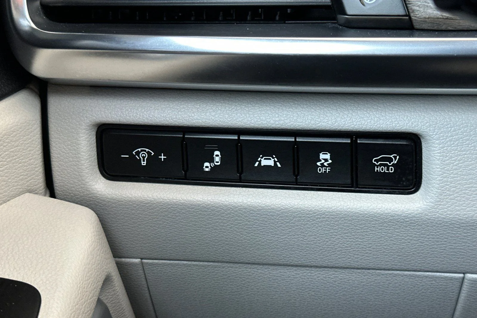 Used 2020 White Kia EX image 32