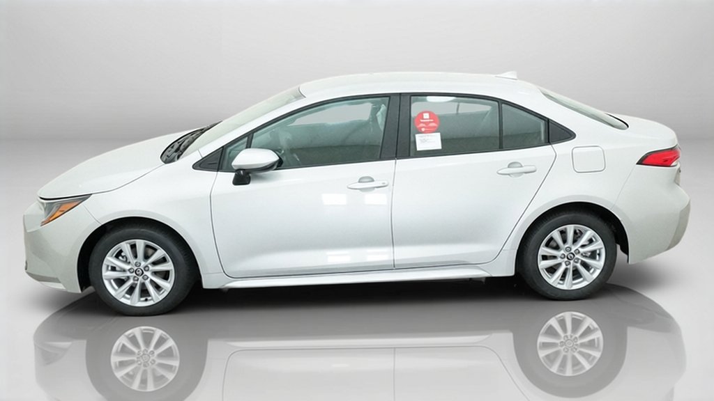 New 2027 Classic Silver Metallic Toyota LE image 2