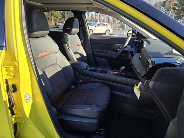 New 2026 Yuzu Yellow Metallic / Super Black Two-tone Nissan SR image 12