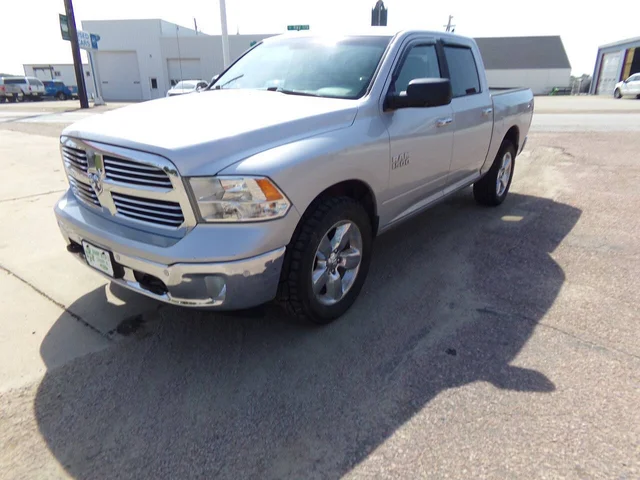 2015 RAM 1500 Lone Star 4x4 4dr Crew Cab 5.5 ft. SB Pickup