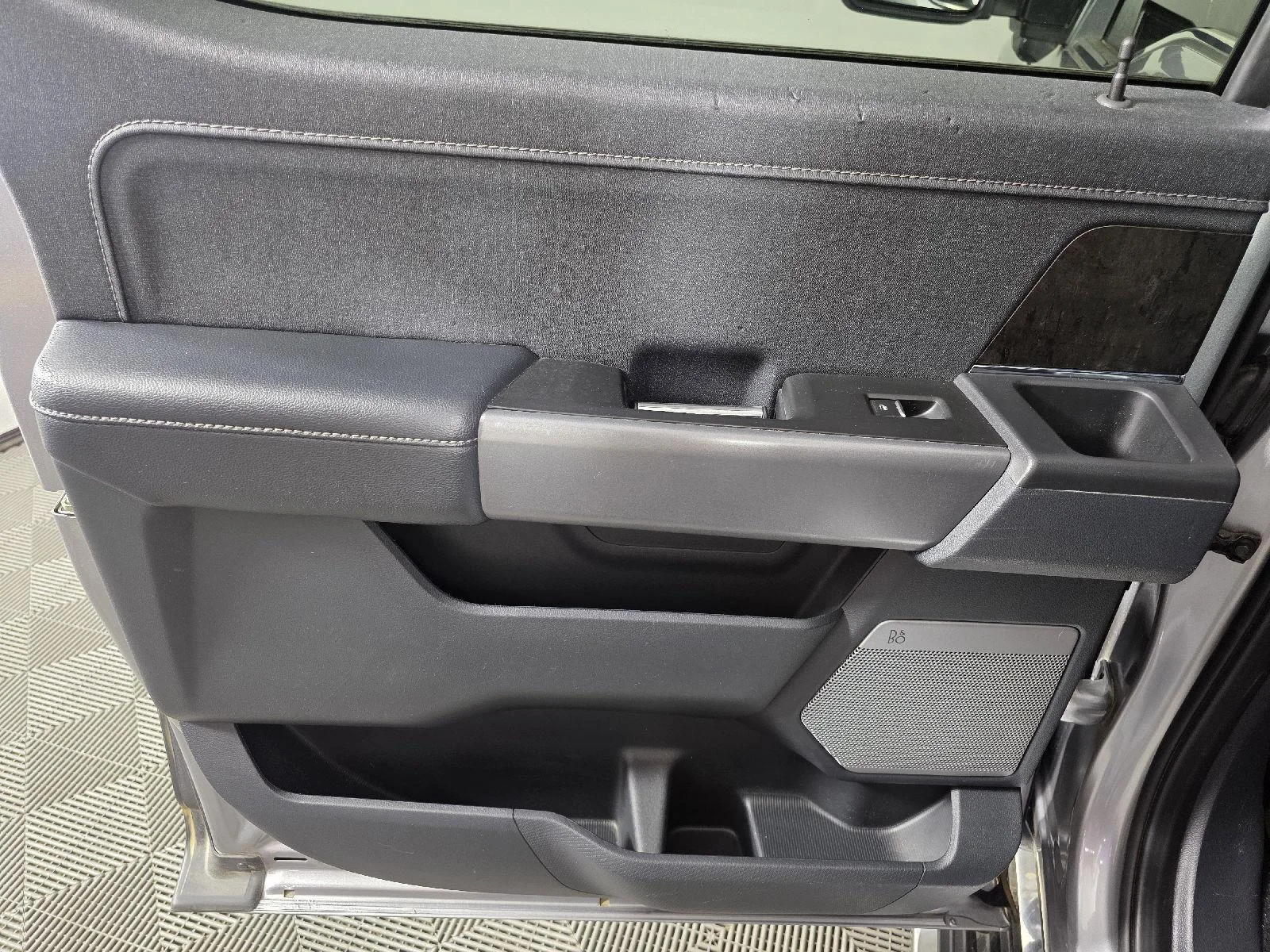 Used 2022  Ford LARIAT image 18