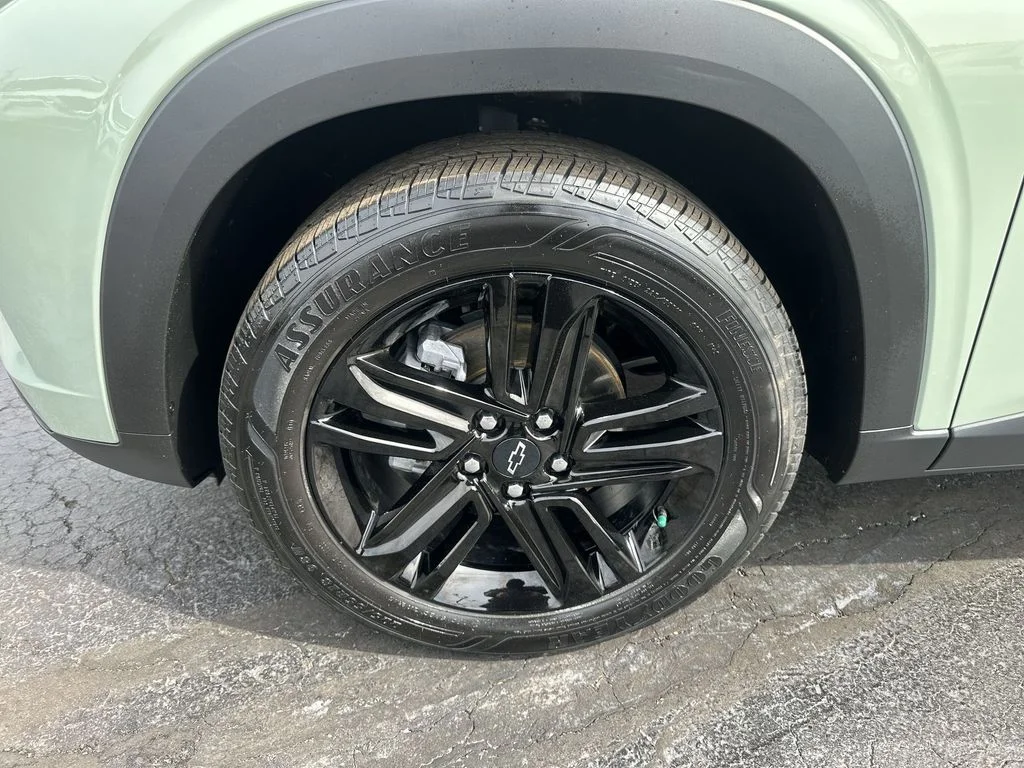 Used 2025 Green Chevrolet ACTIV image 10