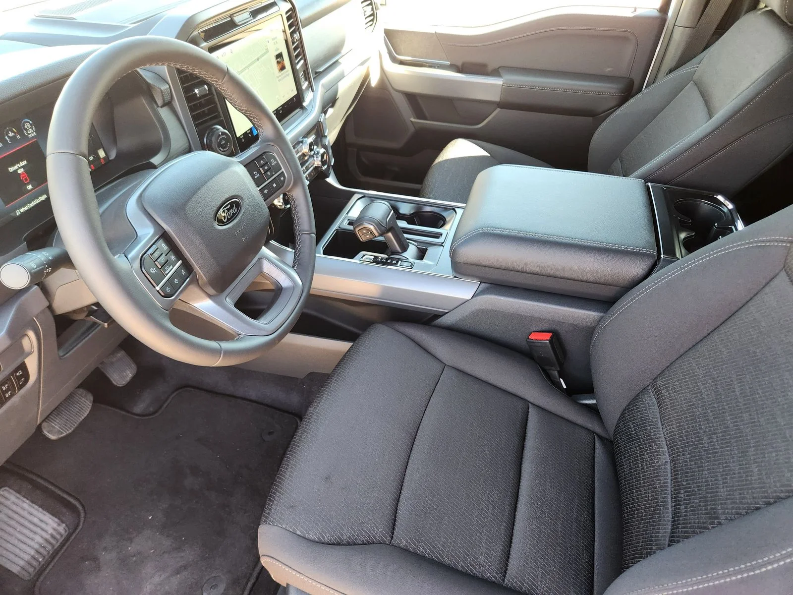 New 2026 Oxford White Ford XLT image 9
