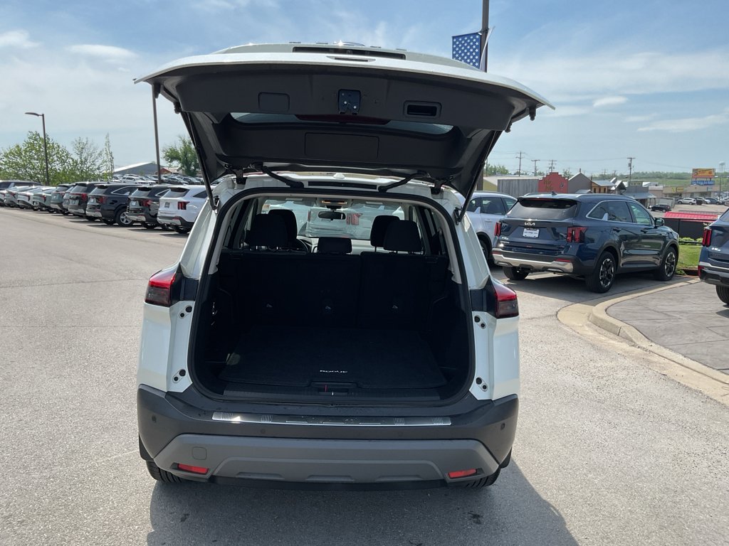 Used 2021 Pearl White Tricoat Nissan SV image 15