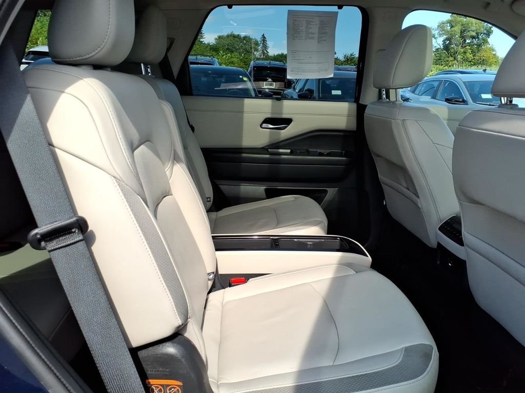 Used 2023 Deep Ocean Blue Nissan SL v6 premium image 33