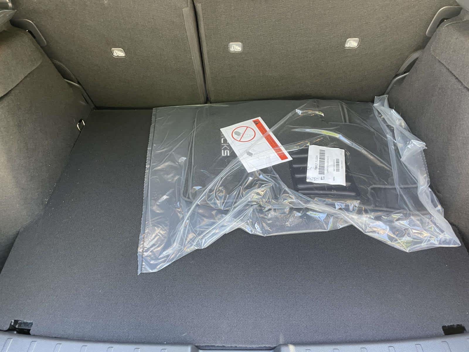 New 2026 Aspen White Tricoat/Super Black Nissan SR image 18