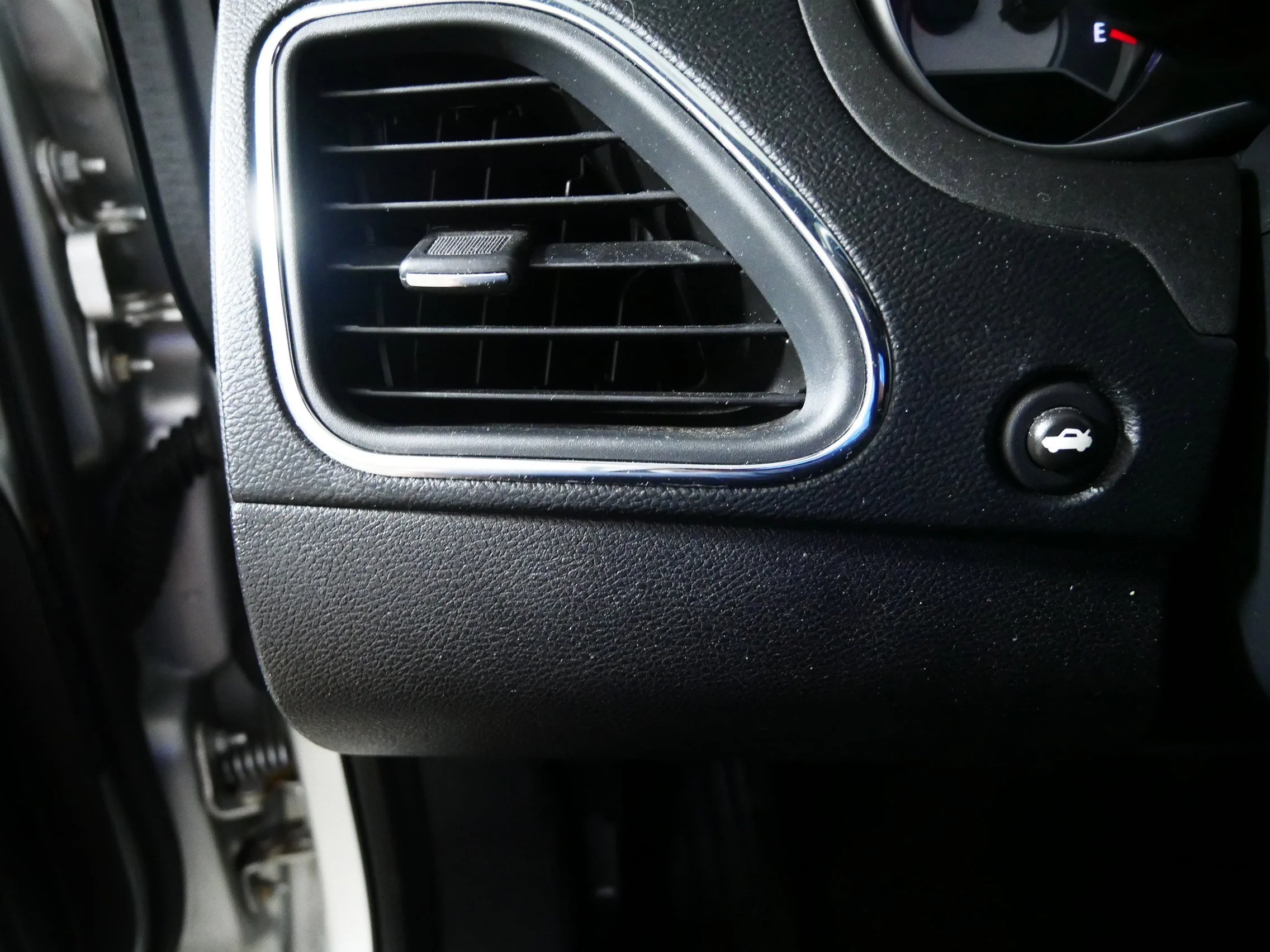 Used 2011 Bright Silver Metallic Chrysler LX image 26