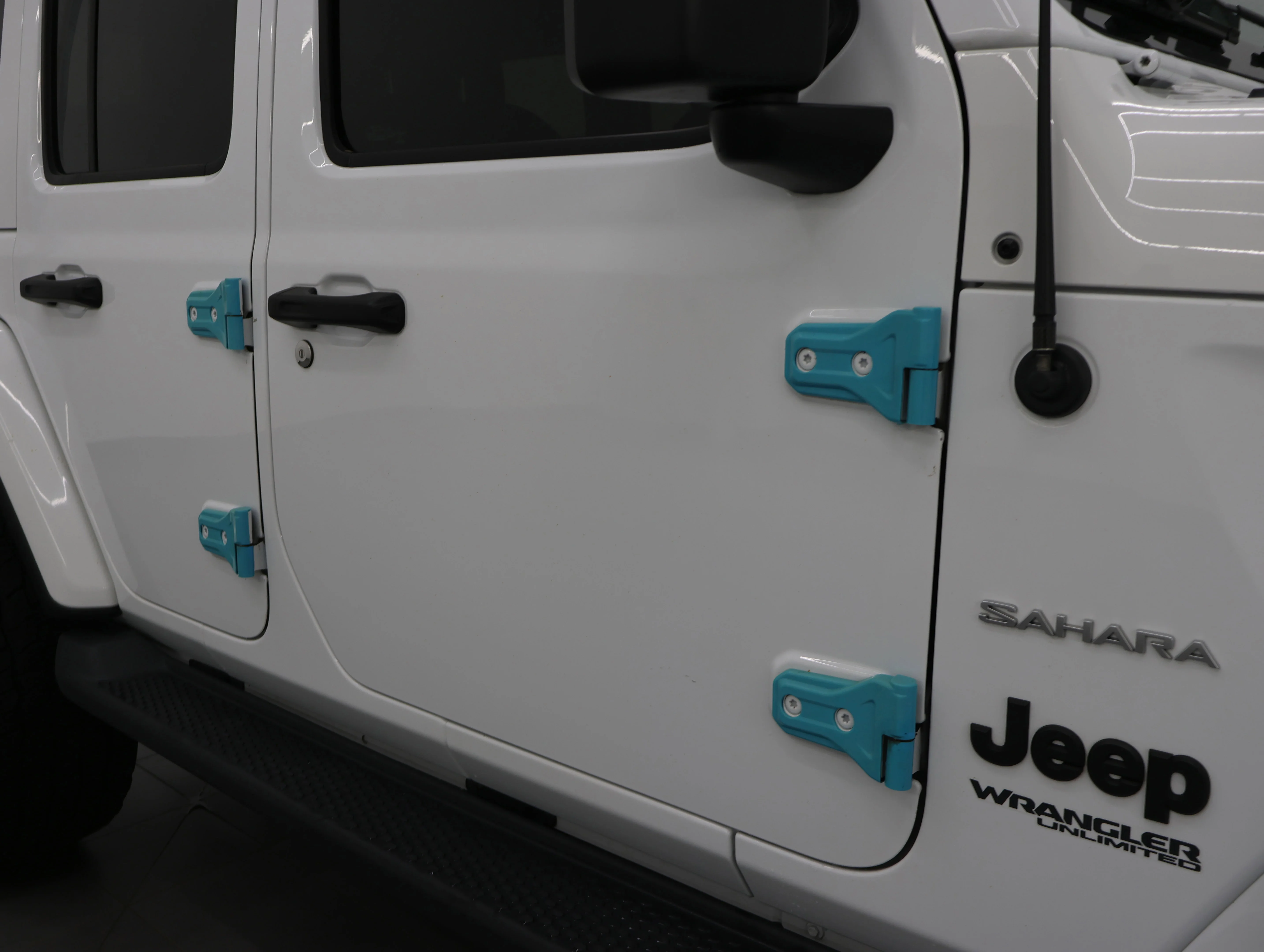 Used 2019 Bright White Clearcoat Jeep Unlimited Sahara image 22