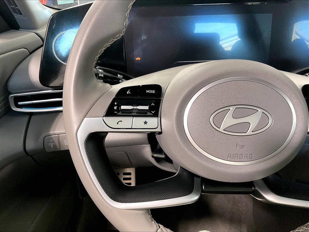 Used 2025 White Hyundai SEL Sport image 16