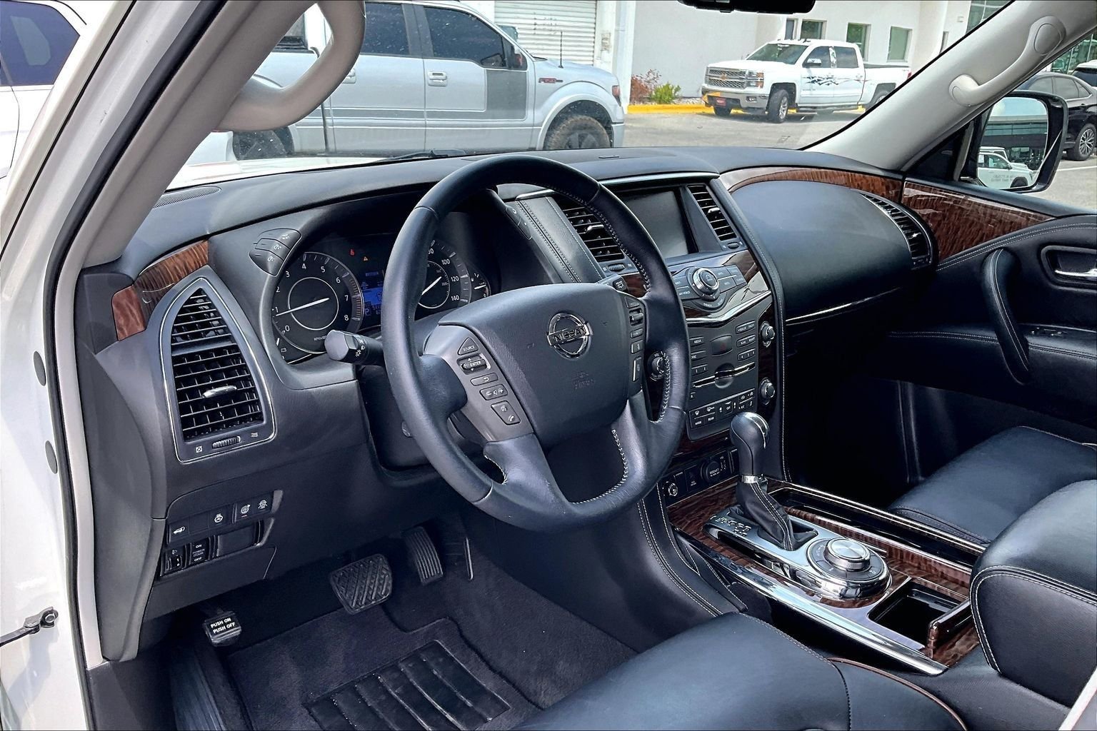 Used 2019 Pearl White Nissan Platinum image 14