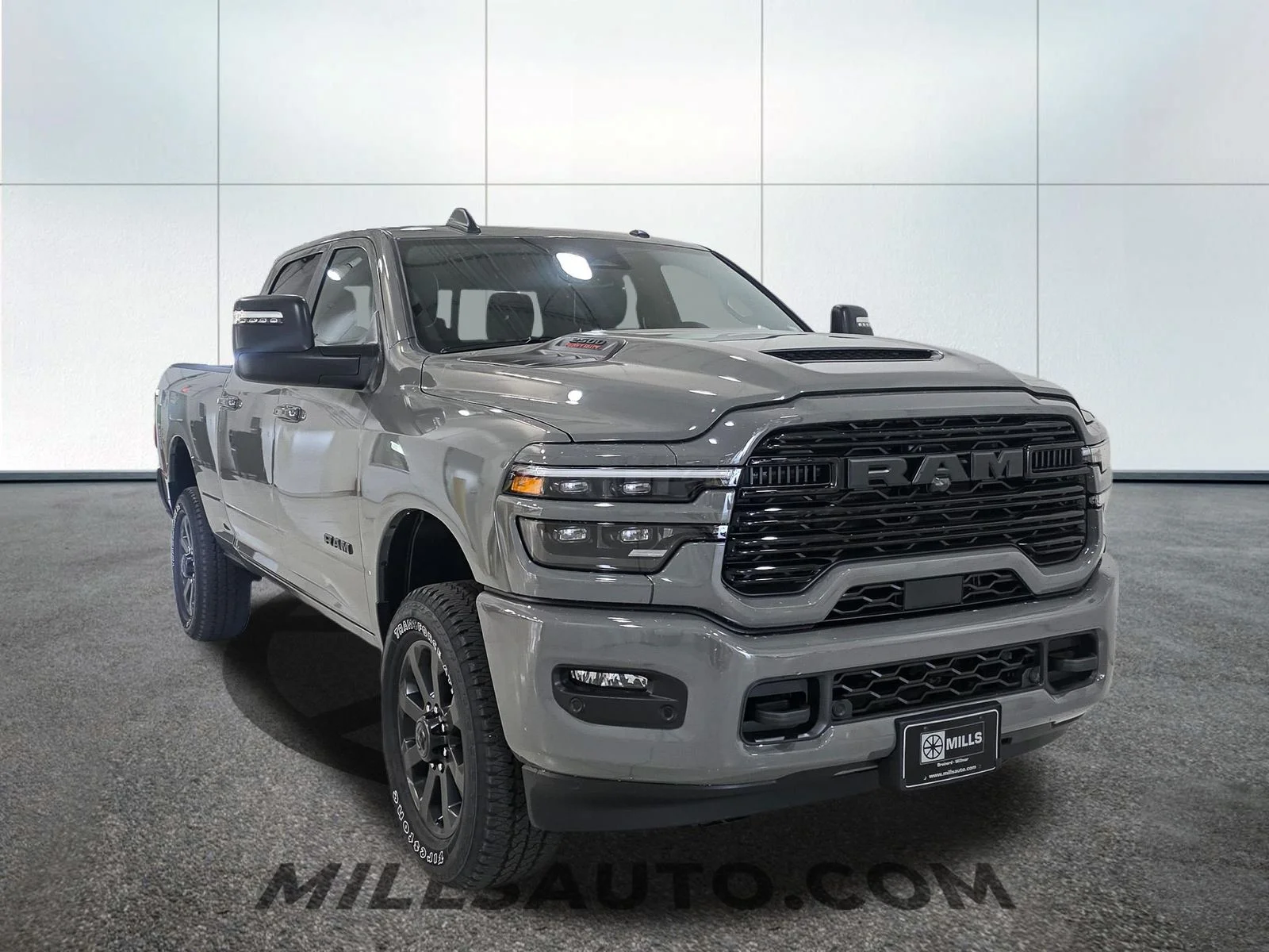 New 2026 Ceramic Gray Clear-Coat Exterior Paint RAM Laramie image 11