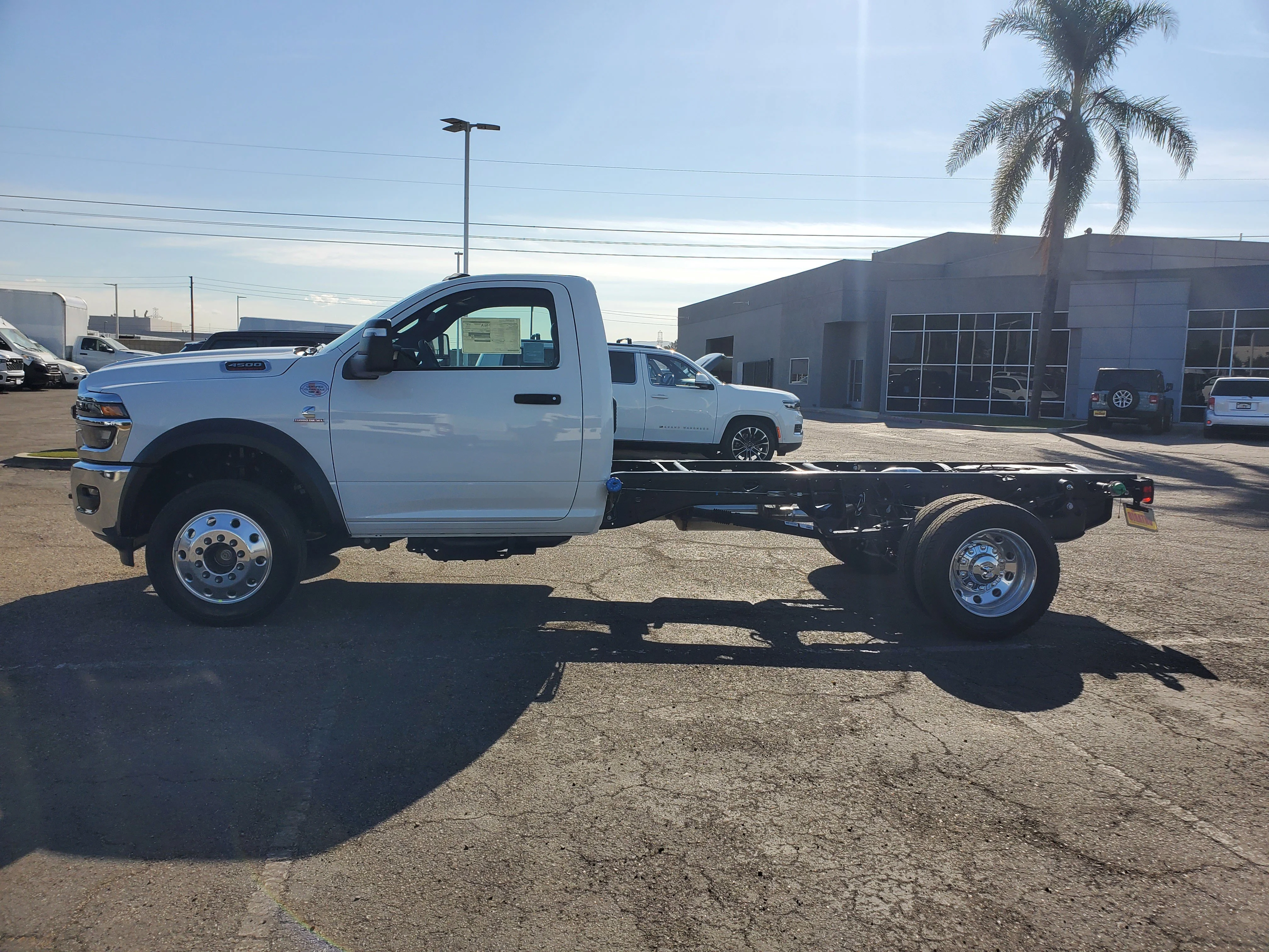 New 2026 Bright White Clear-Coat Exterior Paint RAM Tradesman image 7