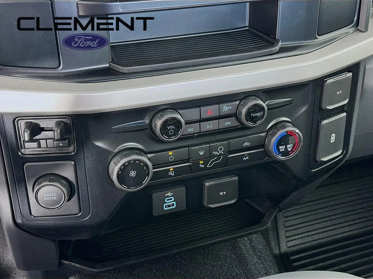 New 2025 Oxford White Ford F-450® XL image 17