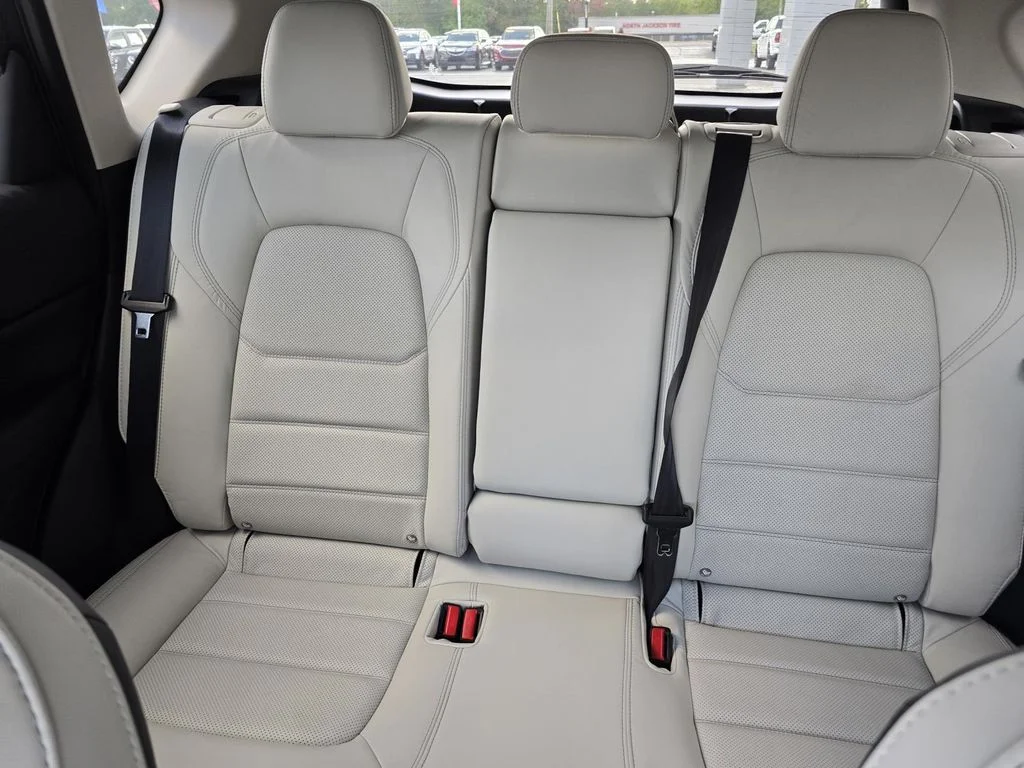 Used 2025 White Mazda 2.5 S Preferred image 19