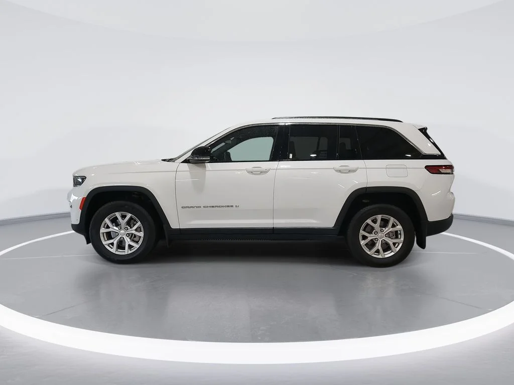 Used 2023 White/off-white Jeep Limited image 5