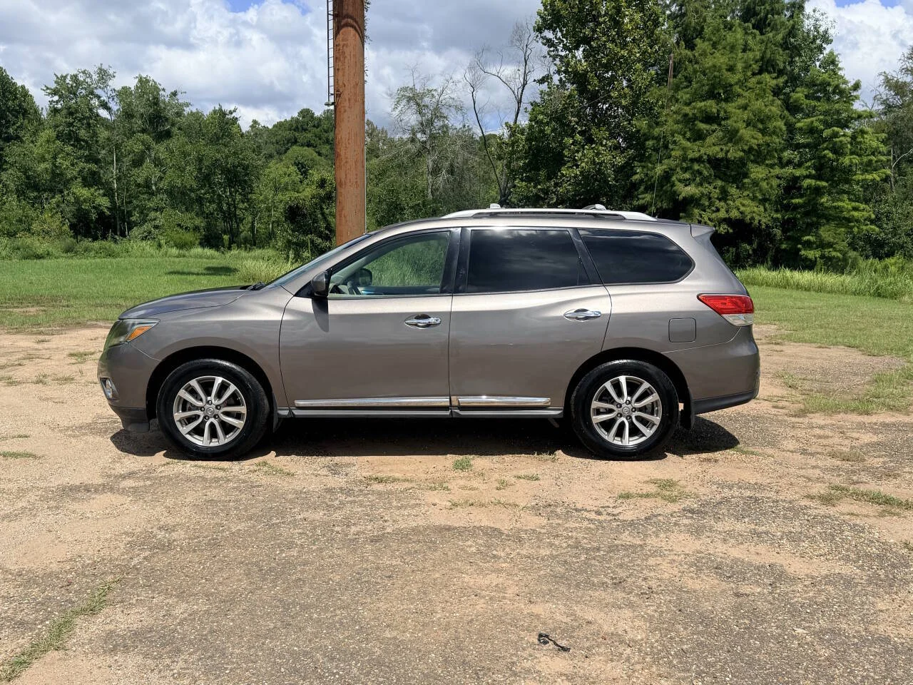 Used 2014 Tan Nissan SL 4dr SUV image 2