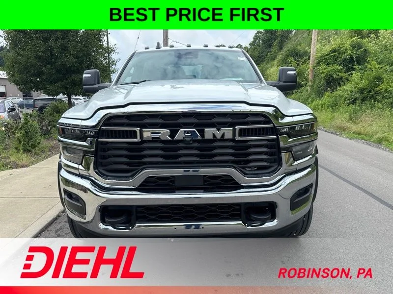 New 2026 Bright White Clear-Coat Exterior Paint RAM Tradesman image 2