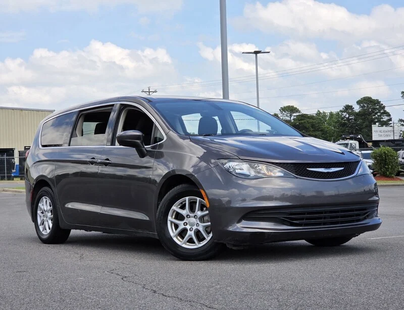 Used 2017 Crystal Metallic CHRYSLER TOURING FWD image 19