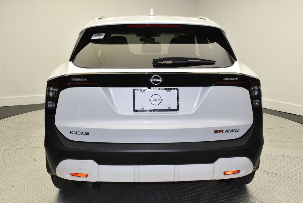 Certified Used 2025 White Nissan SR image 6