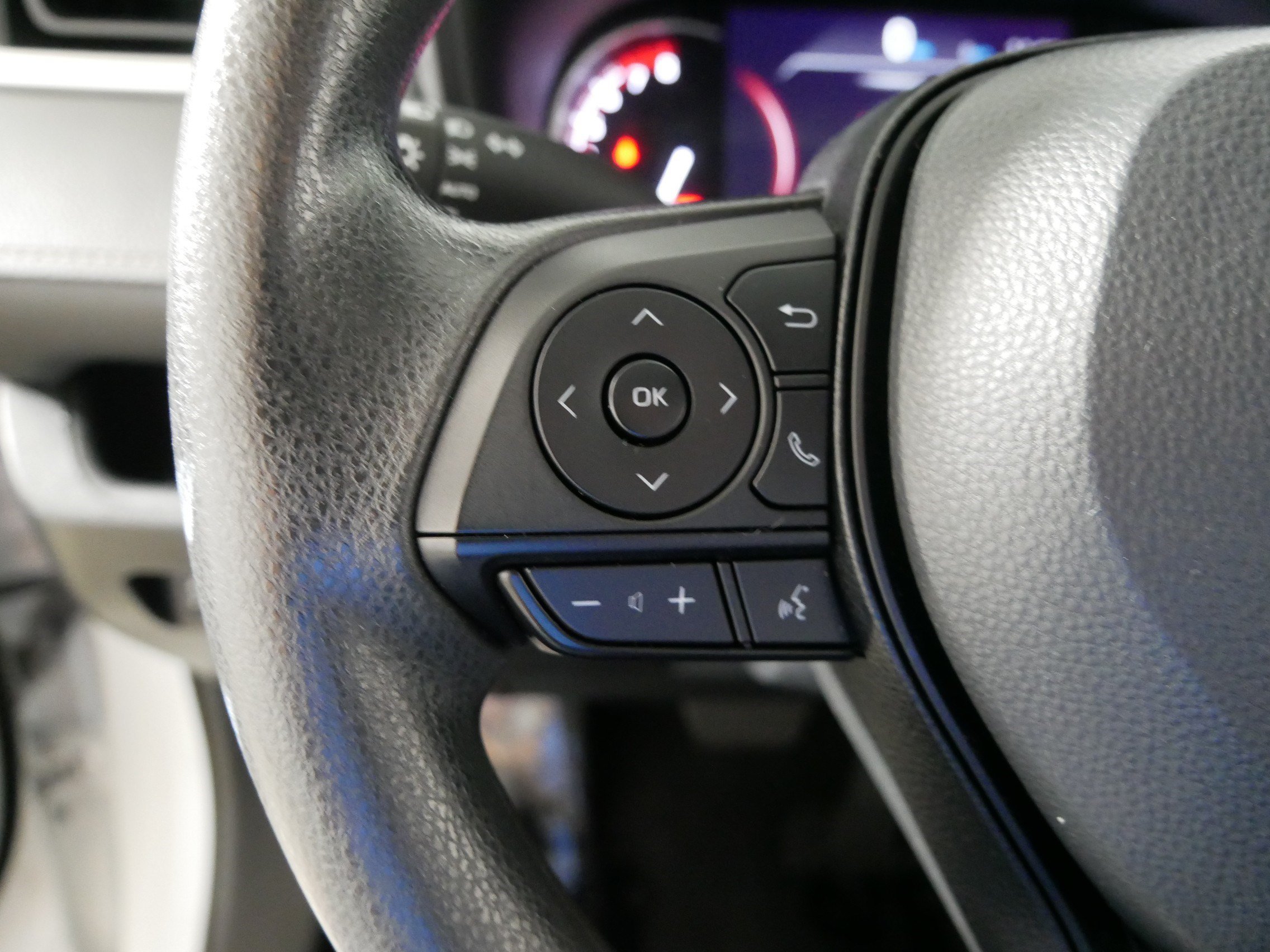 2024 Toyota RAV4 XLE - Photo 27