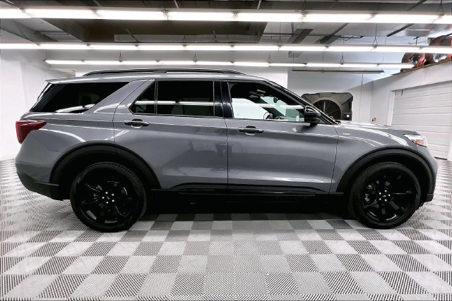 Used 2024 Carbonized Gray Metallic Ford ST-Line image 15