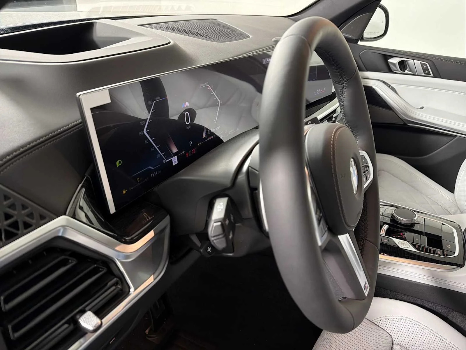 New 2026 Carbon Black Metallic BMW xDrive40i image 15