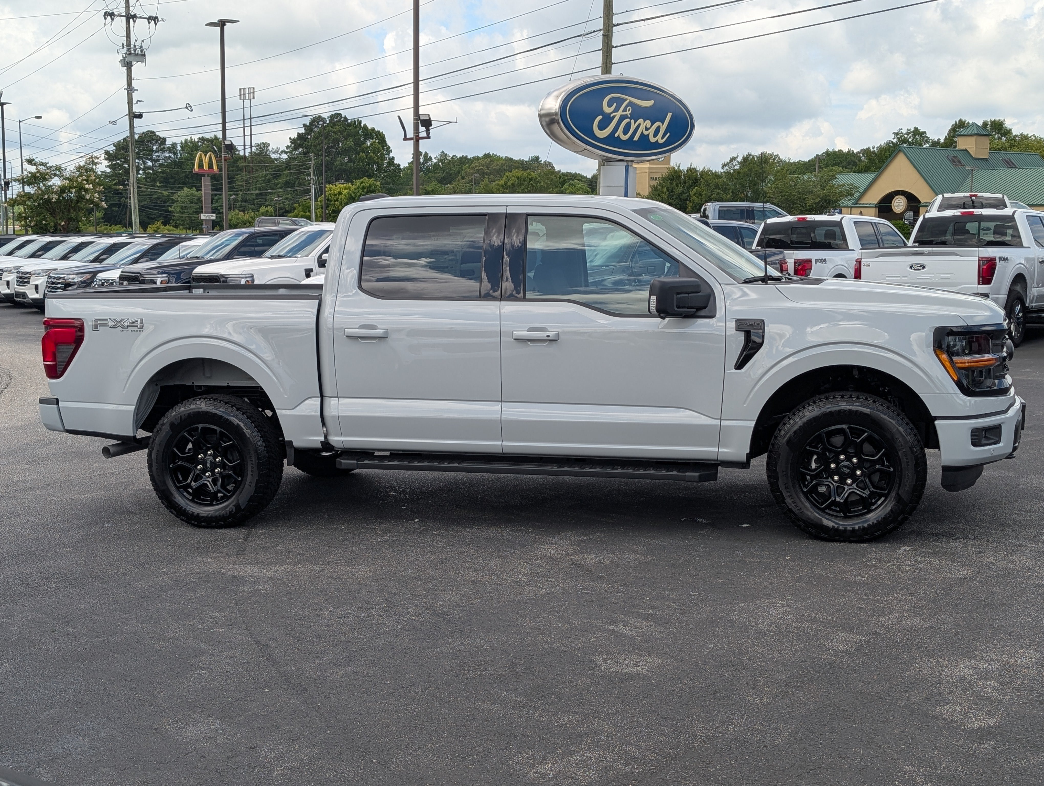 New 2026 Avalanche Ford XLT image 8