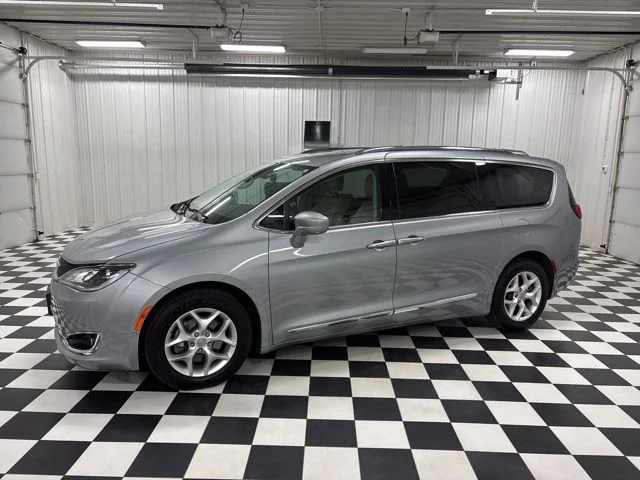 2020 Chrysler Pacifica Touring L Plus's photo