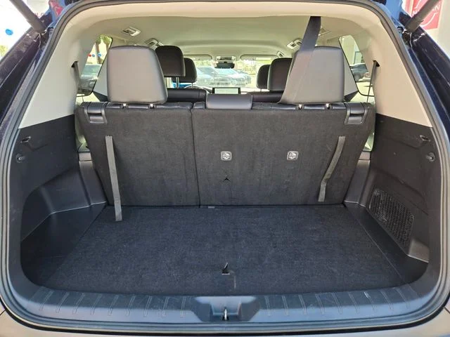 Used 2025  Toyota XLE image 19
