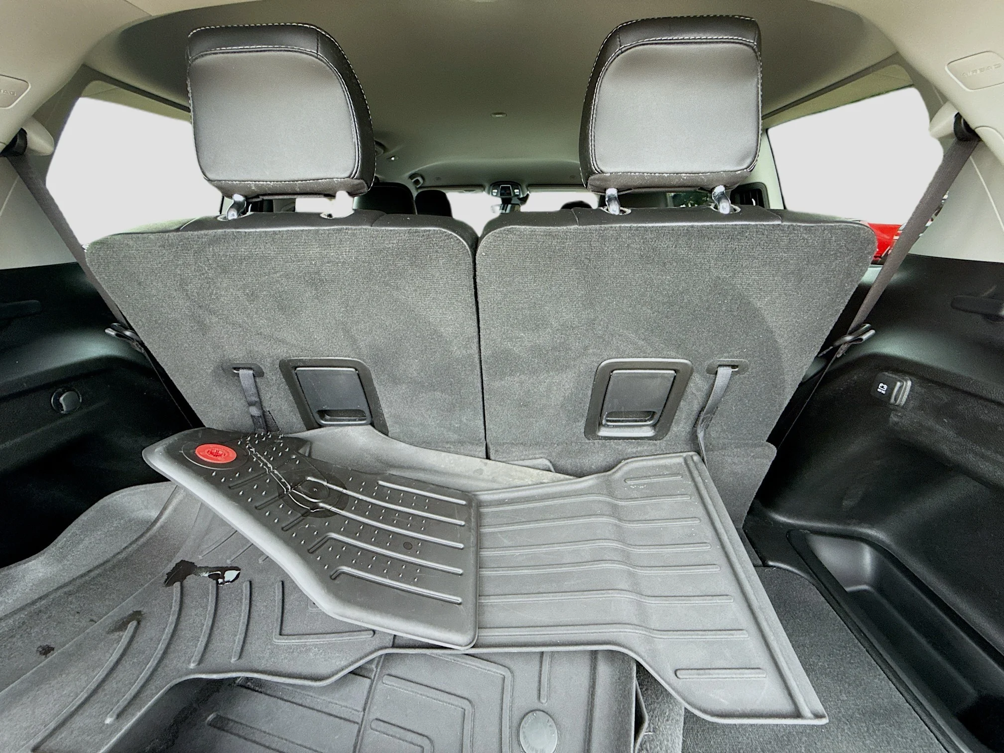 Used 2023 Rocky Mountain Pearlcoat Jeep Limited image 30