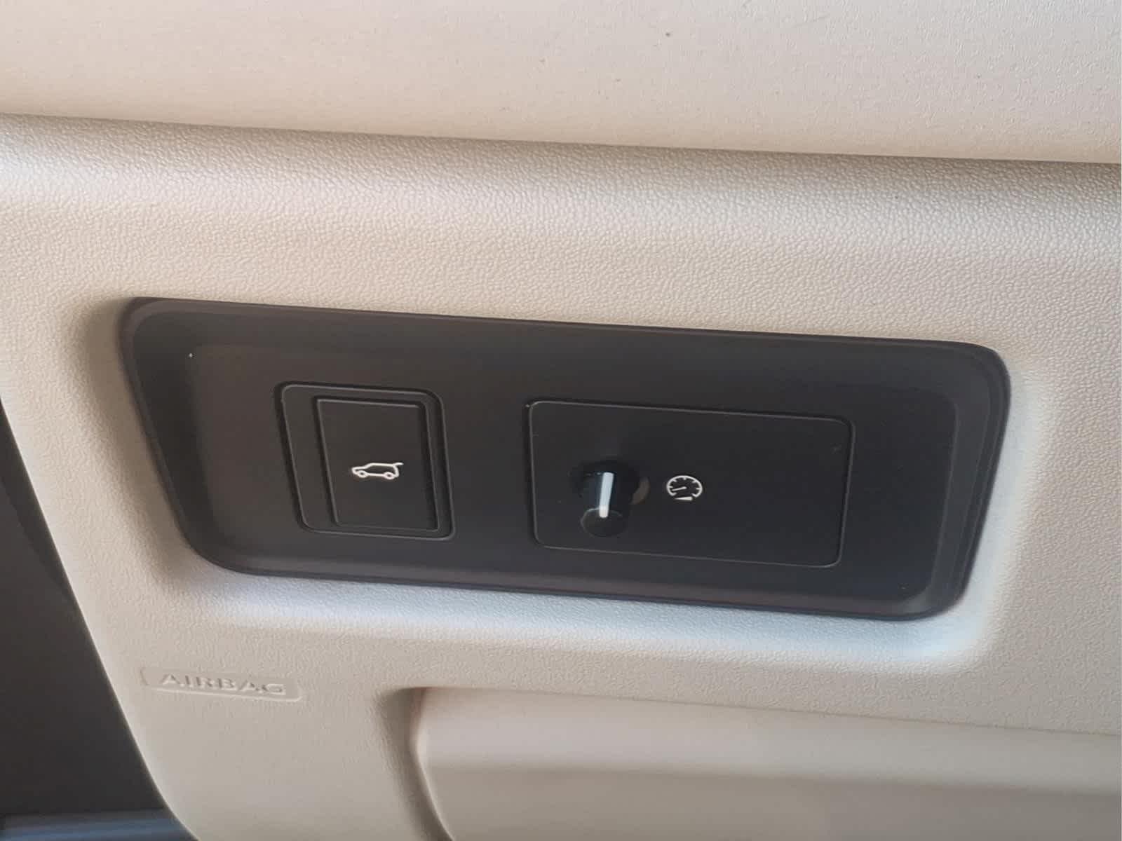 Used 2017 RED Land Rover HSE image 20
