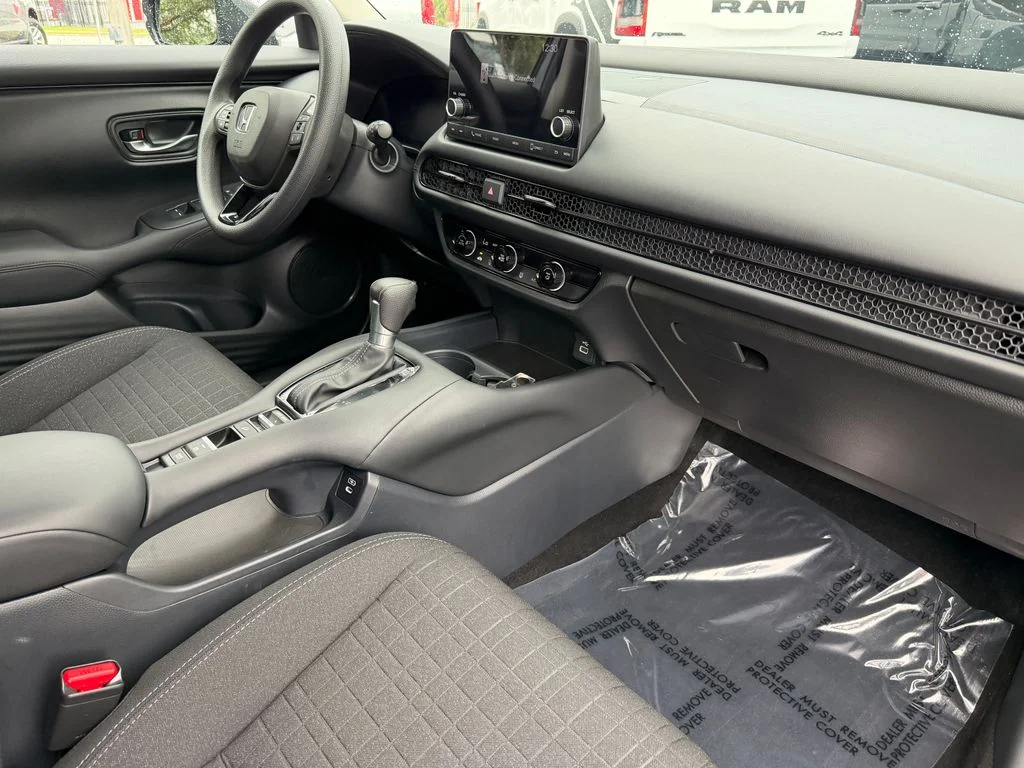 2025 Honda HR-V LX - Photo 10