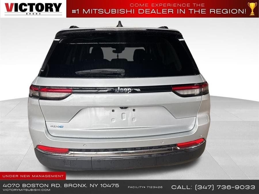 Used 2023 Silver Jeep 4xe image 3