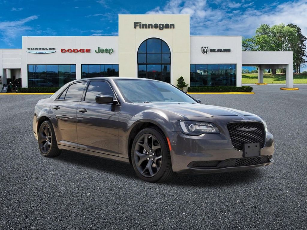 2023 Chrysler 300 Touring's photo