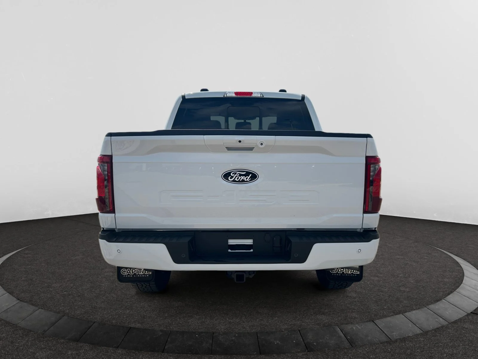 New 2026 Oxford White Ford XLT image 4