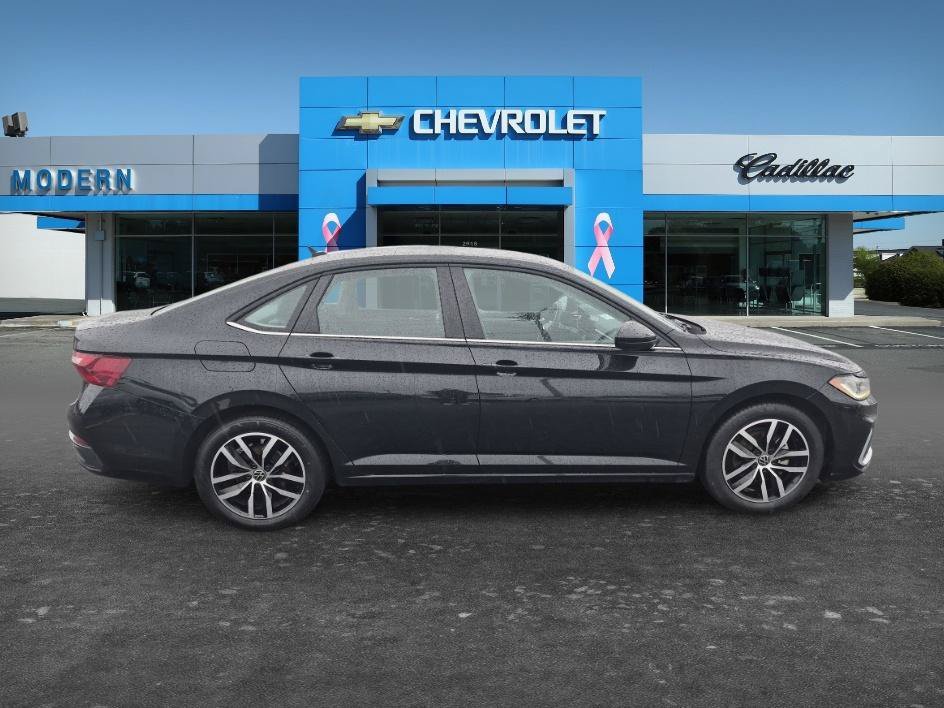 Used 2025 Gray Volkswagen SE image 6